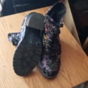 Size 8 dibs embroidered fashion boot